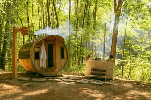 Oliver's Tiny Home In The Forest | Sauna & Hot Tub