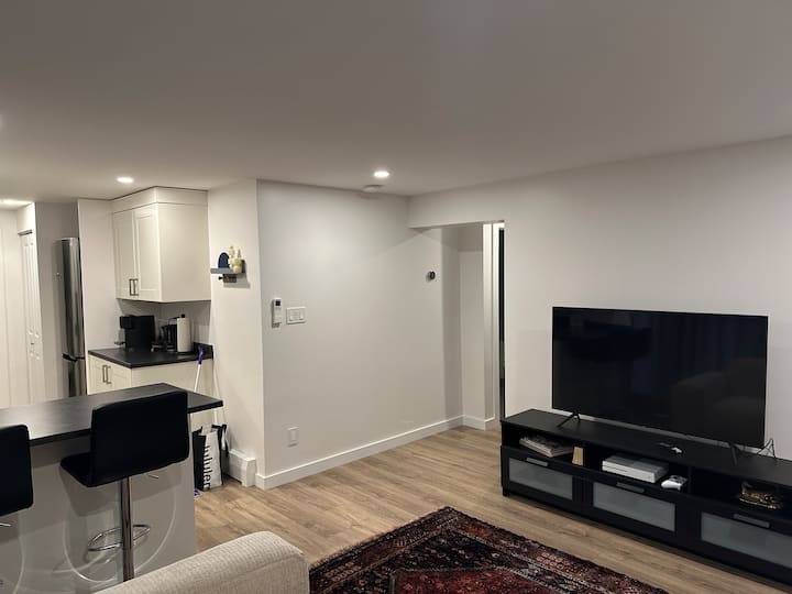 Cosy Retreat In Edgemont Village - North Vancouver