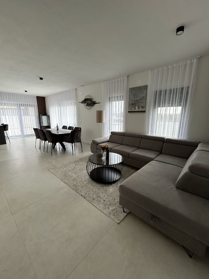 Fantastic Villa Lori With Pool In Umag - Umag
