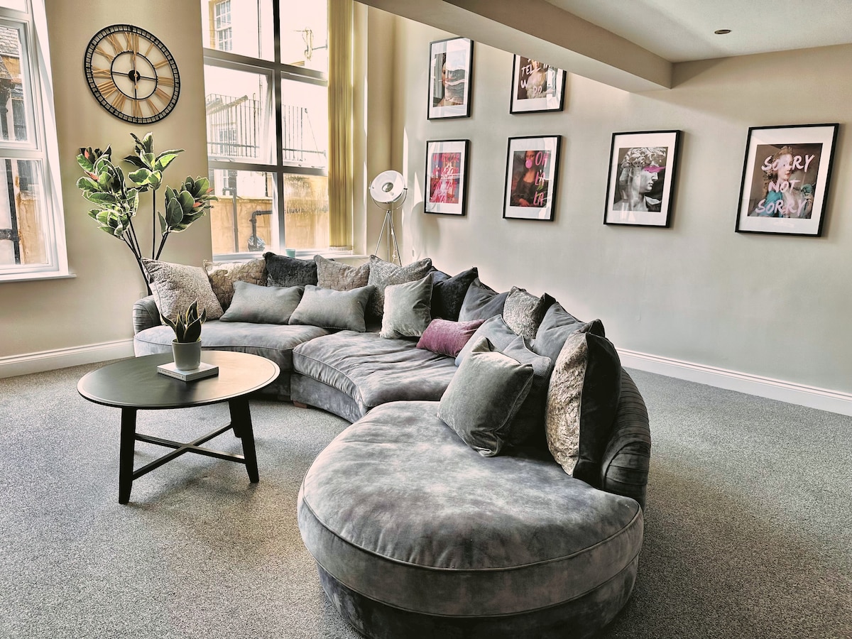 Successful Airbnb property: Beautiful 2 Bed Apartment just steps to the Beach in Weymouth