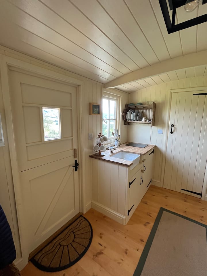 Shepherds Hut, Painswick. - Painswick