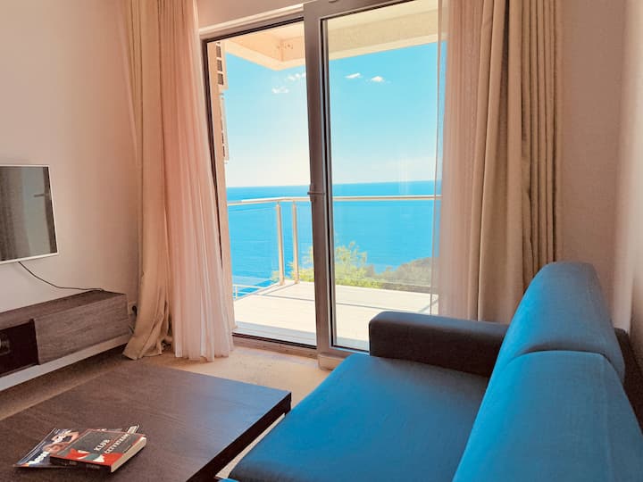 Hillside Apartment With Sea View - Budva