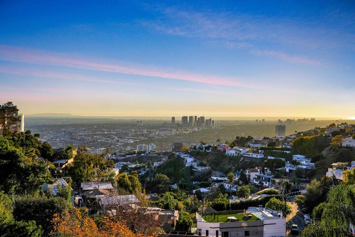 Sunset Château Overlooking the City