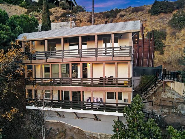 Sunset Château Overlooking the City gallery image 3