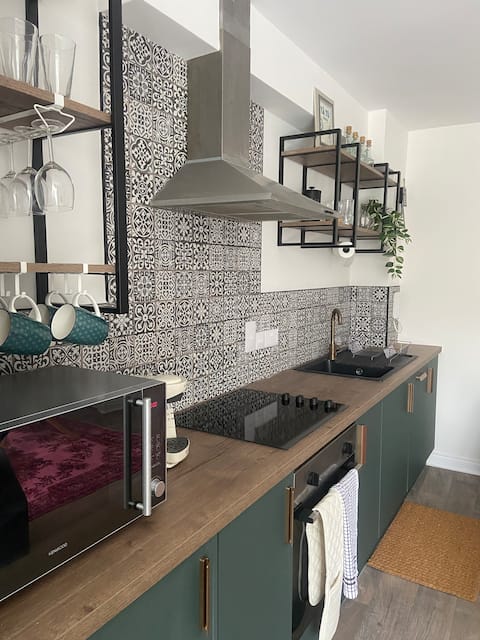 Popular Airbnb listing: Charming Townhouse in the Heart of Galway in Galway