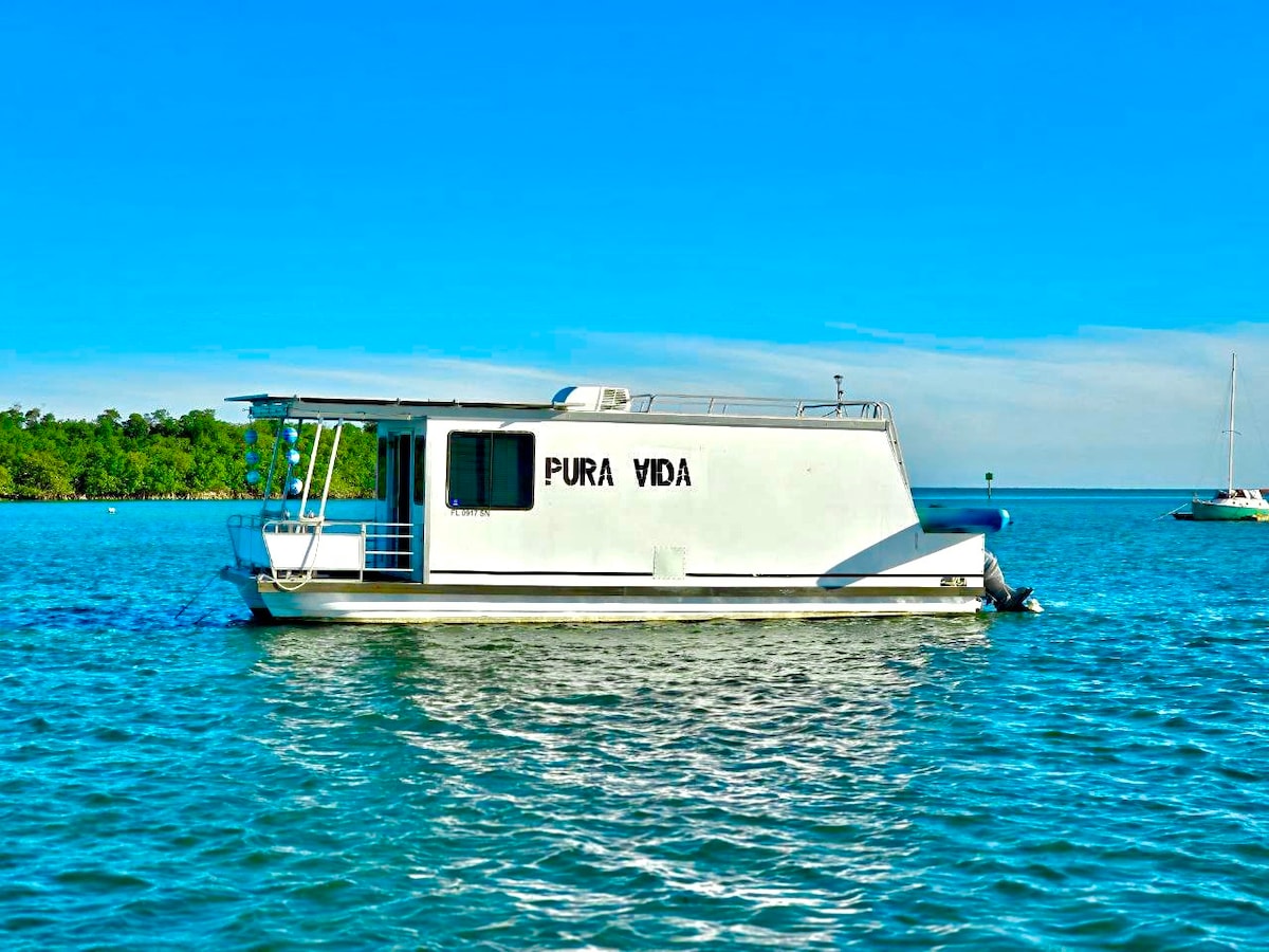 Top Airbnb: Charming Houseboat in Key West in Stock Island