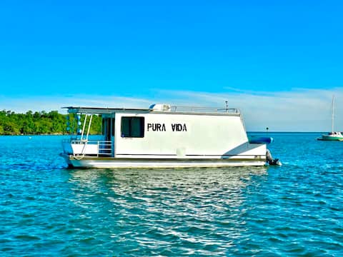 Top Airbnb: Charming Houseboat in Key West in Stock Island