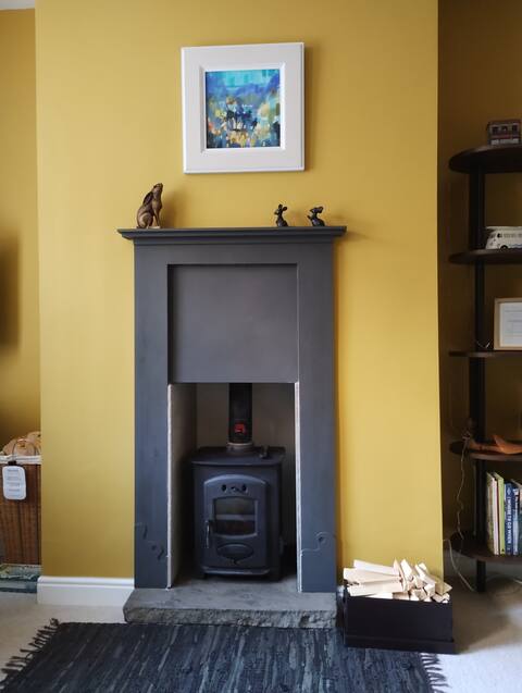 Successful Airbnb property: The Cobbles. Parking Netflix Woodburner Central in Hebden Royd