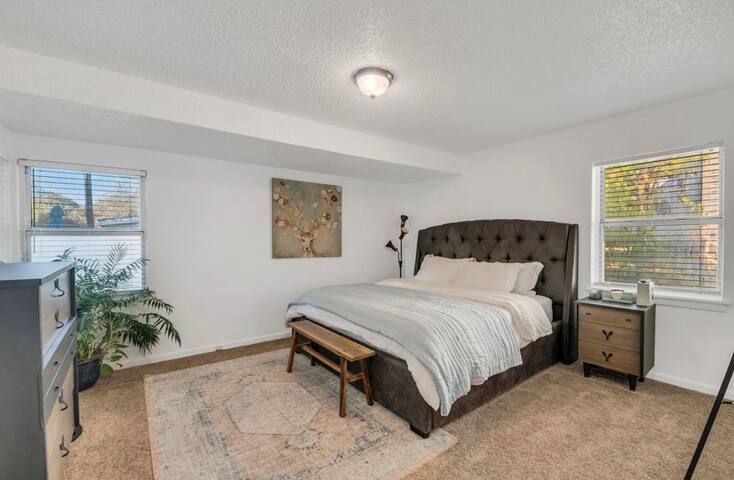 Cozy home w Fire pit! 5 miles to Stockyards gallery image 4