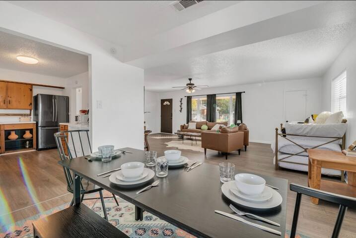 Cozy home w Fire pit! 5 miles to Stockyards gallery image 3