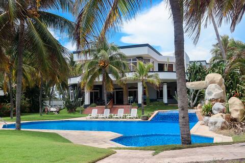 Spacious Beachfront House in Costa del Sol
