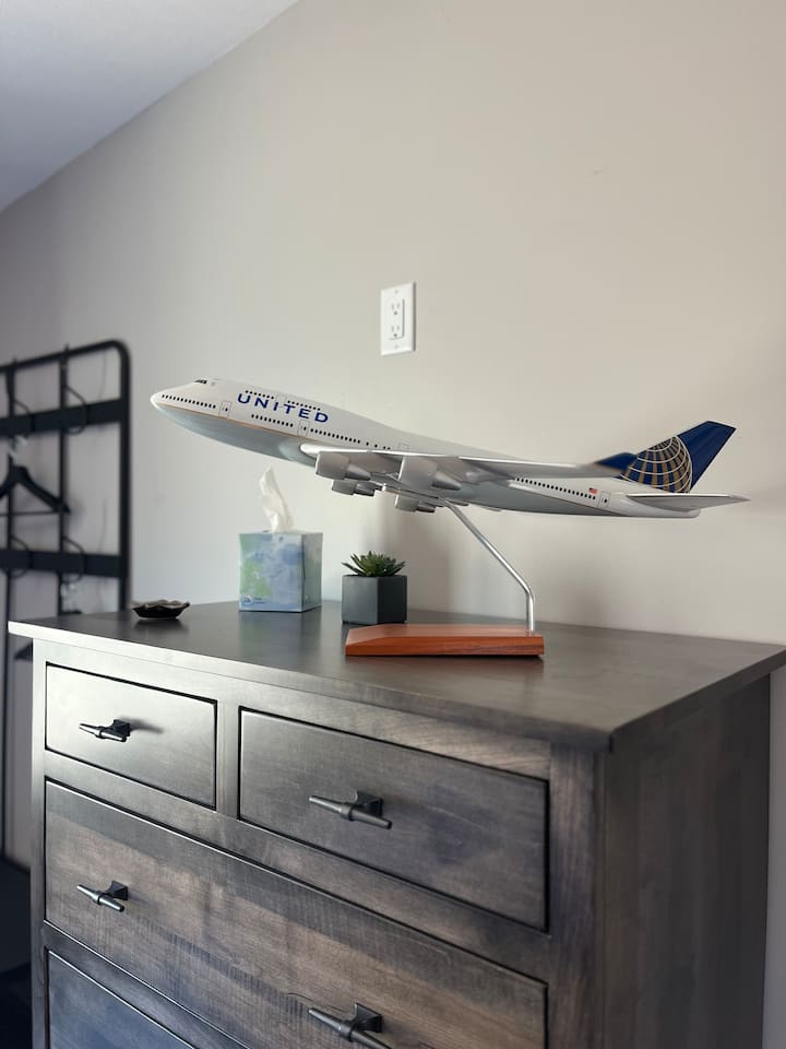 The entire home is decorated with aviation memorabilia - perfect for aspiring pilots or aircraft enthusiasts!