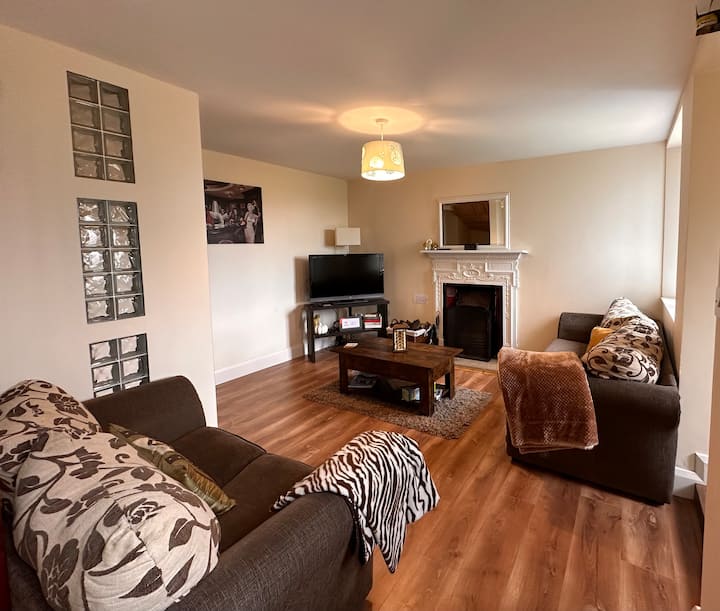 Spacious 4 Bed Home - Ballinasloe