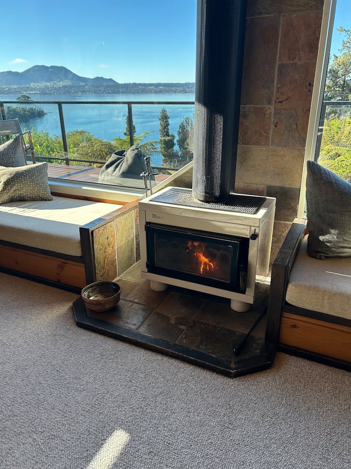 Bach On The Bay- Location, Views, Character, Charm - Taupō