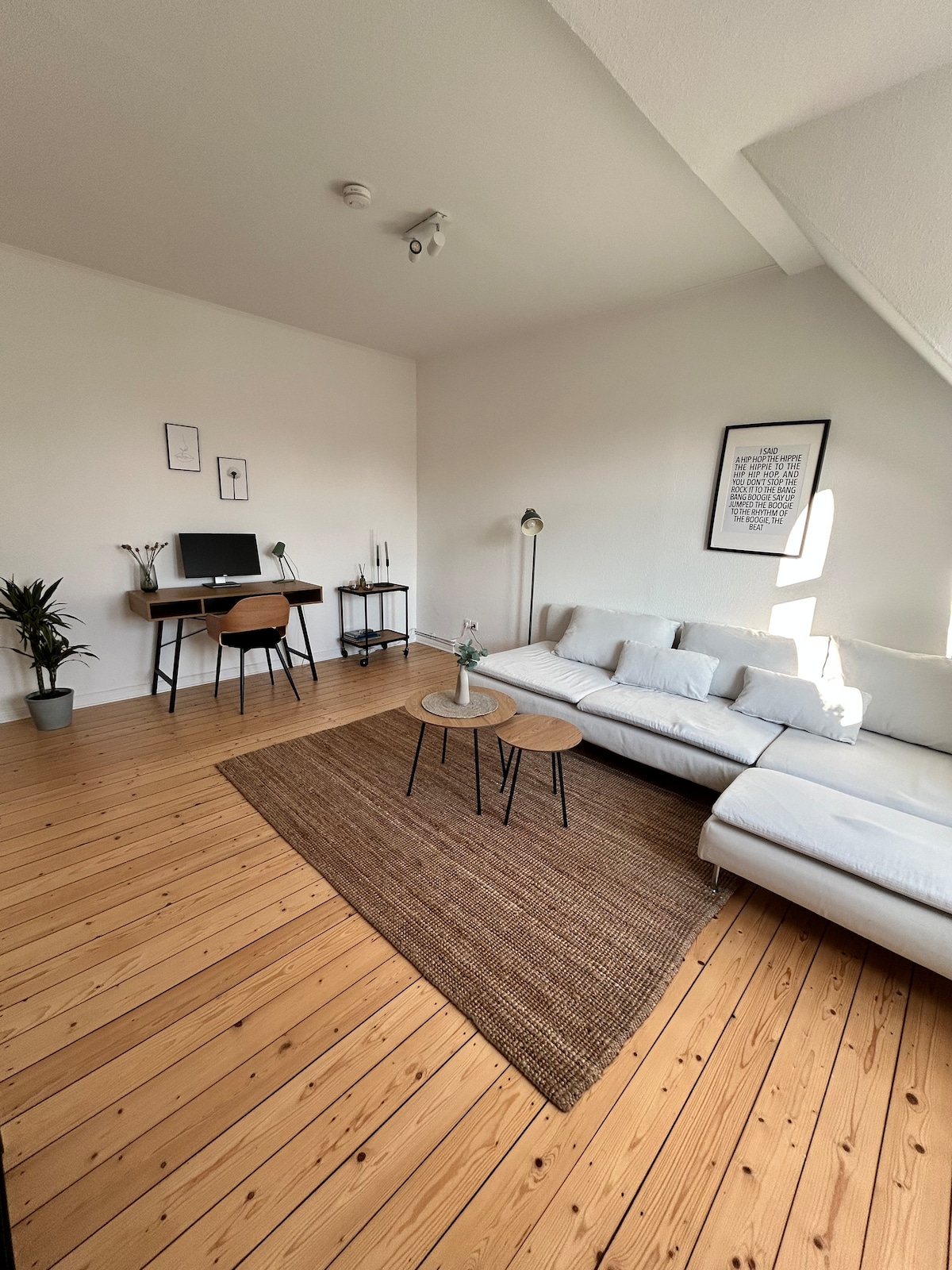 Top Airbnb: Old building apartment by Bürgerpark in Schwachhausen
