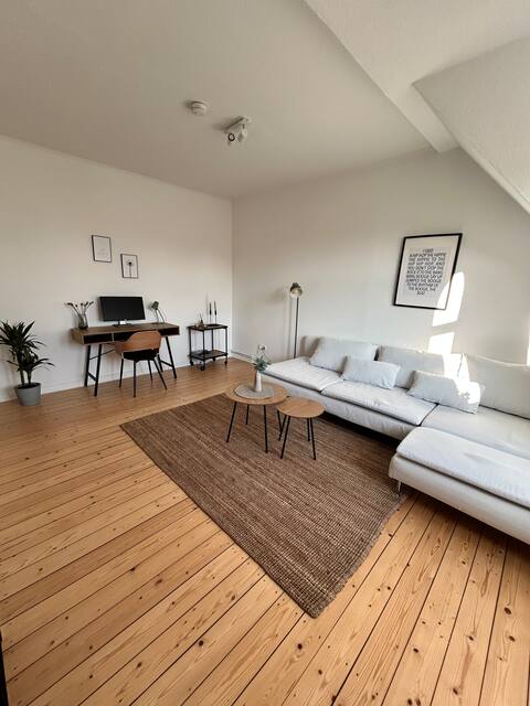 Top Airbnb: Old building apartment by Bürgerpark in Bremen