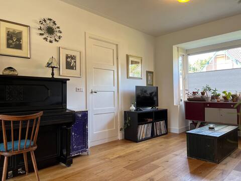 Successful Airbnb property: Charming family home directly on forest and dune in Bakkum Zuid