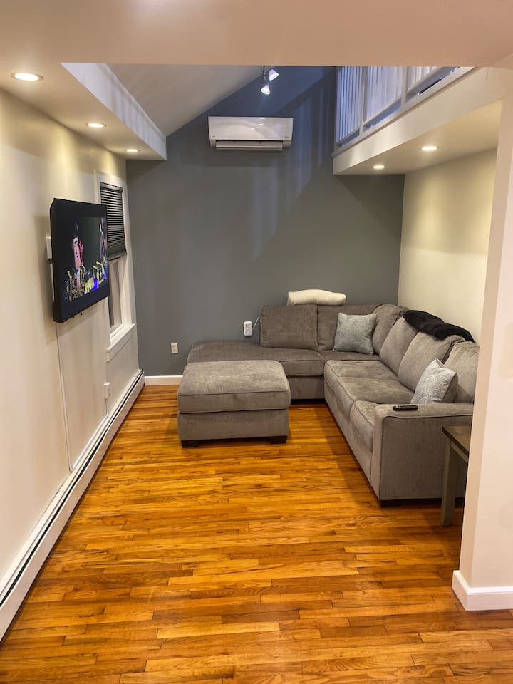 Private Lofted Retreat With Steam Room
Hottub/pool - Germantown, NY