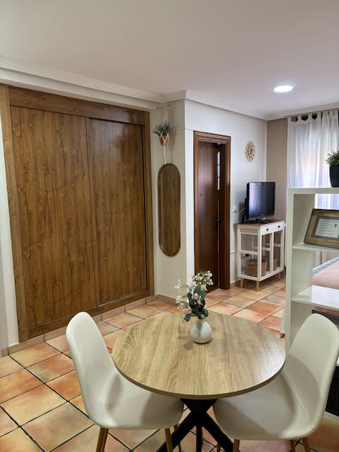 Propiedad de Airbnb exitosa: Rosa Mari's Apartments, Apartment with double bed. en Los Prados
