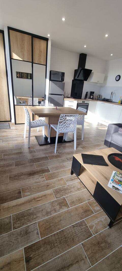 Air-conditioned 2 bedroom 40 m 2, electric charging station in the parking lot.