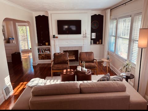 Top Airbnb: Urban Cottage - $25 Cleaning Fee - 2 Bedrooms in Kamm's