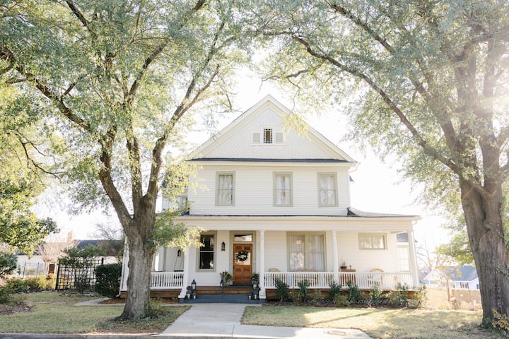 Beautiful Restored 1904 Southern Victorian - Augusta, GA
