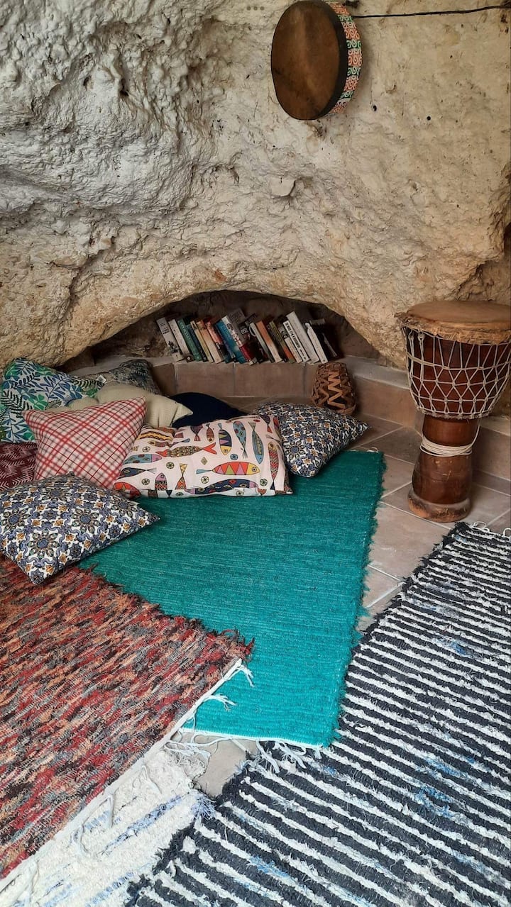 A Luxury Cave Experience - Baza