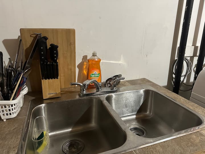Room In Lloydminster (A) - Lloydminster