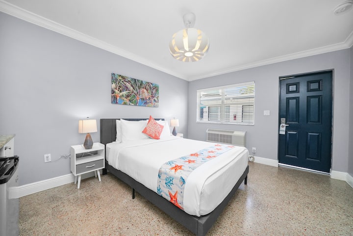 Private Room On Hollywood Beach - Hollywood, FL