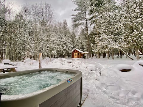 Whiteface Camp
Hot Tub - Ice Creek - 
Ski Getaway