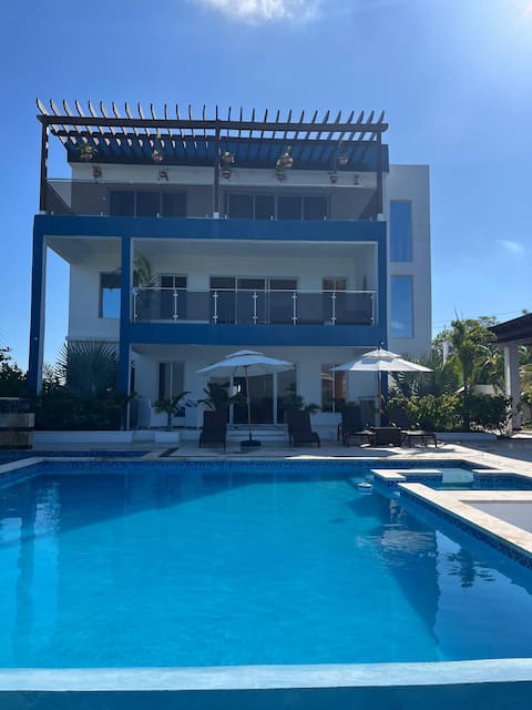 Luxury Beachfront Villa with Pvt Pool & Ocean View