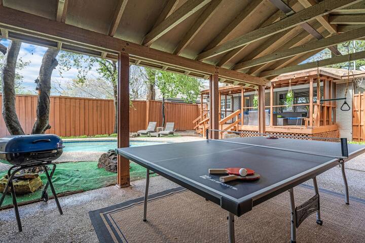 Brand New! Oak Lawn Glam House POOL Backyard Oasis gallery image 4