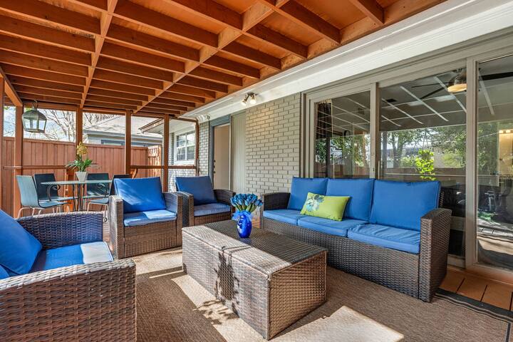 Brand New! Oak Lawn Glam House POOL Backyard Oasis gallery image 2