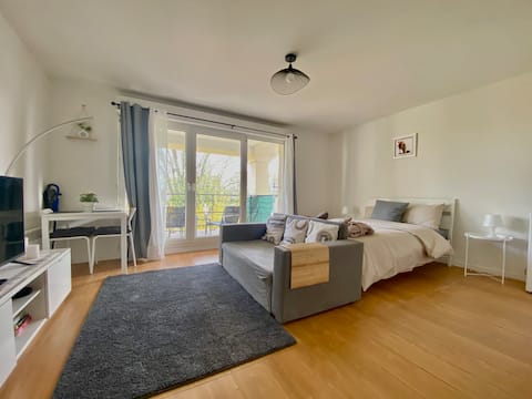 River View, 5 Min away from train station!