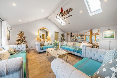 The Barn for 18 at Salcombe Farm