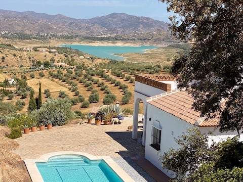 Villa Vista Viñuela, designer villa