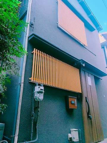 池袋商圈/新修一户建，北池袋车站步行2分钟可到达,火车一站2分钟直达池袋，独享整栋纯日式3室一户建