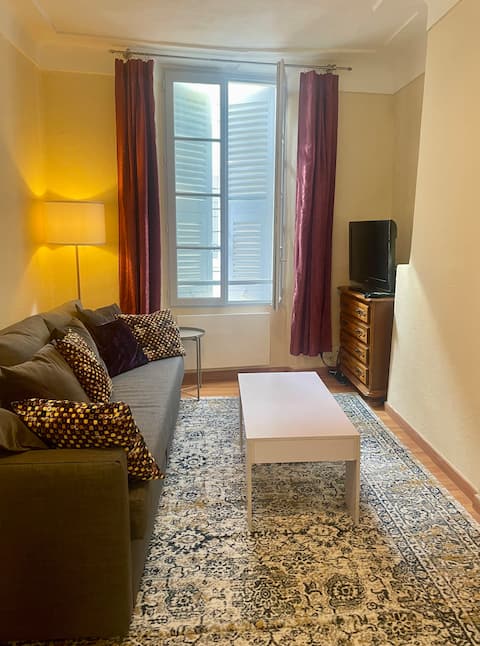 Popular Airbnb listing: Old Antibes Center, close to everything • A/C in Antibes