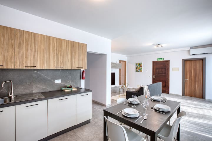 2-bed Apartment In Central Il-gżira By Beyond Stay - Malta