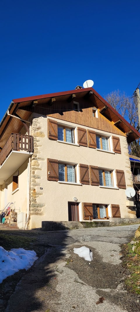 2 bedroom detached house.