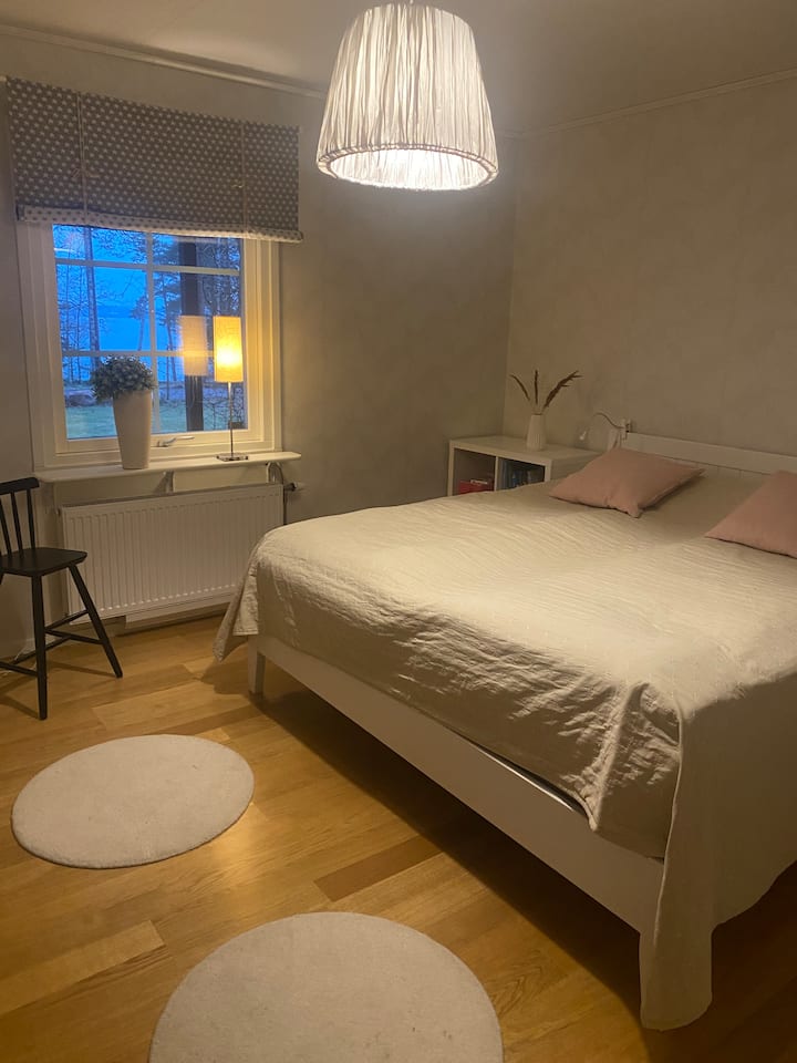 Dhoma e gjumit 1 në ndërtesën kryesore 