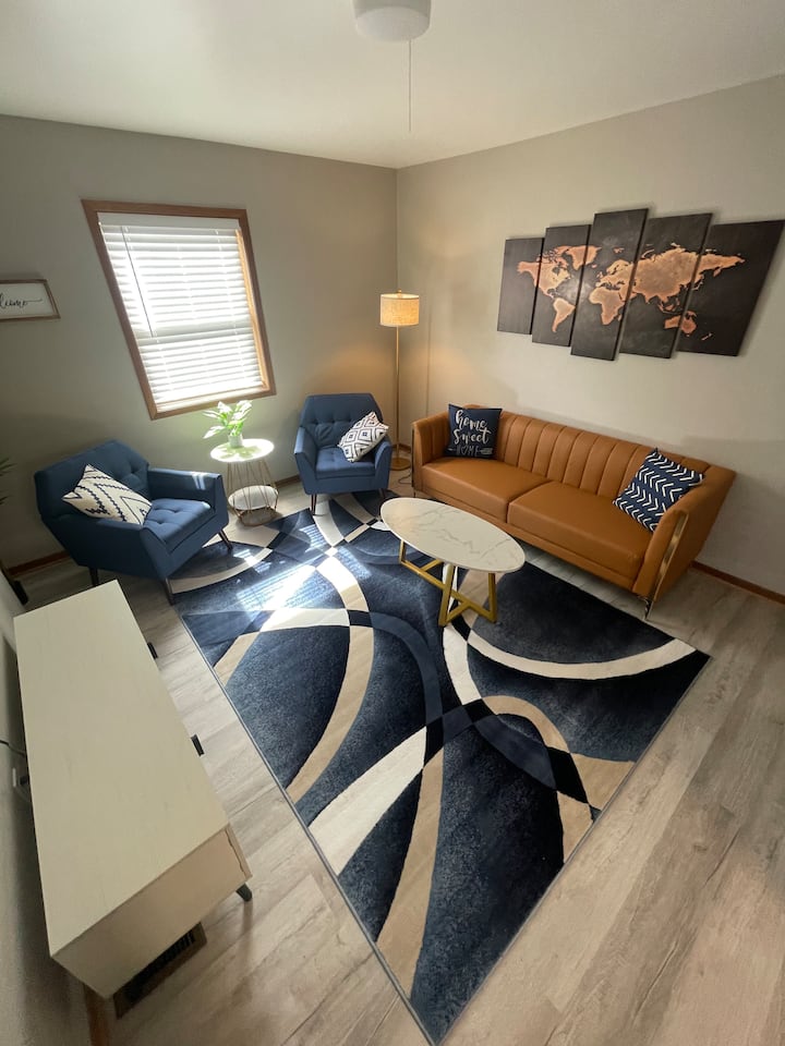 Comfortably Modern & Spacious - Charleston, IL