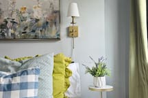 The Cardinal 810 C | QUEEN 1BD/1BA Studio Apt