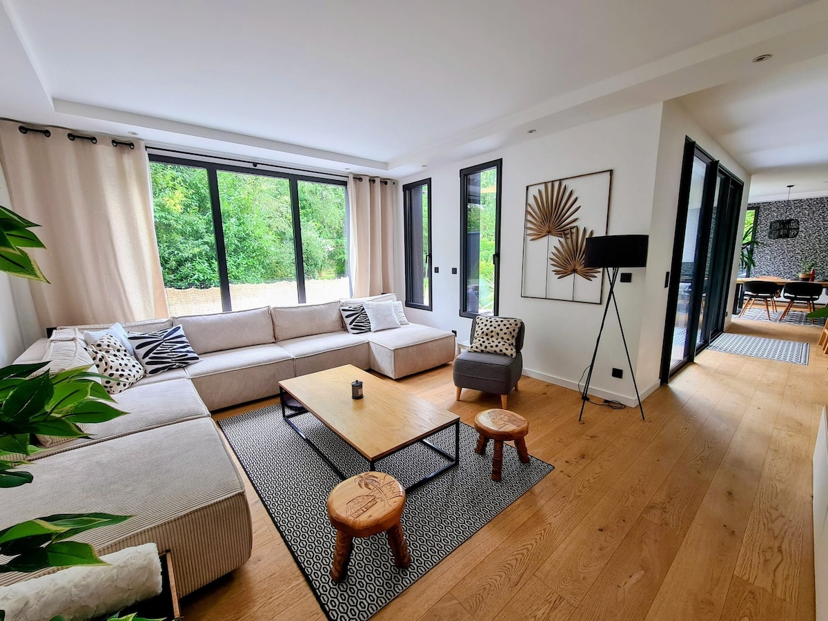 Top Airbnb: Bright, contemporary home in Brittany in Archidiocèse De Rennes, Dol Et Saint Malo