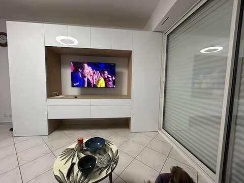 Top performing Airbnb: Sea view studio in St-Aygulf. in Fréjus
