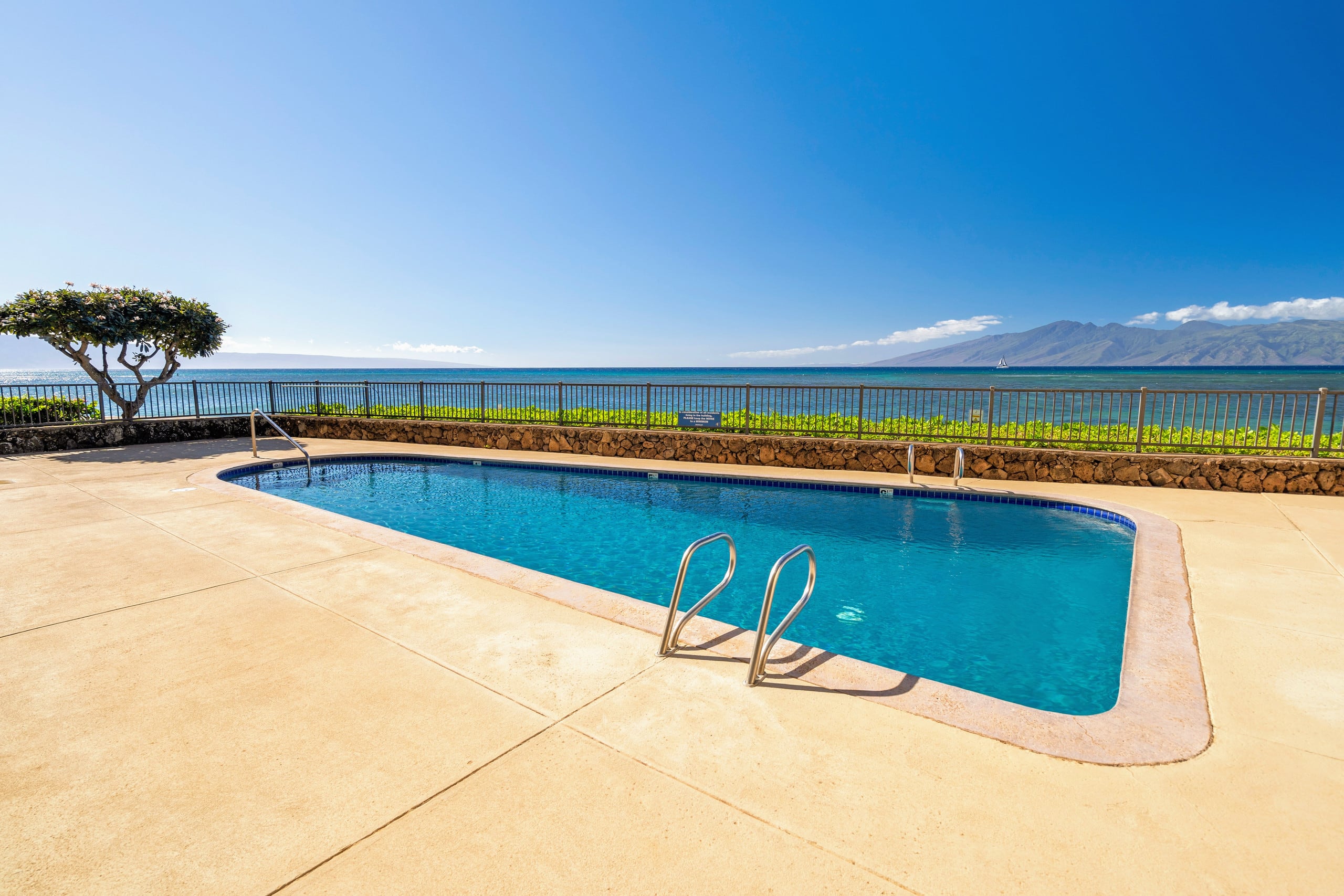 Condo in Lahaina · ★4.99 · 1 bedroom · 2 beds · 1 private bath - Image 41