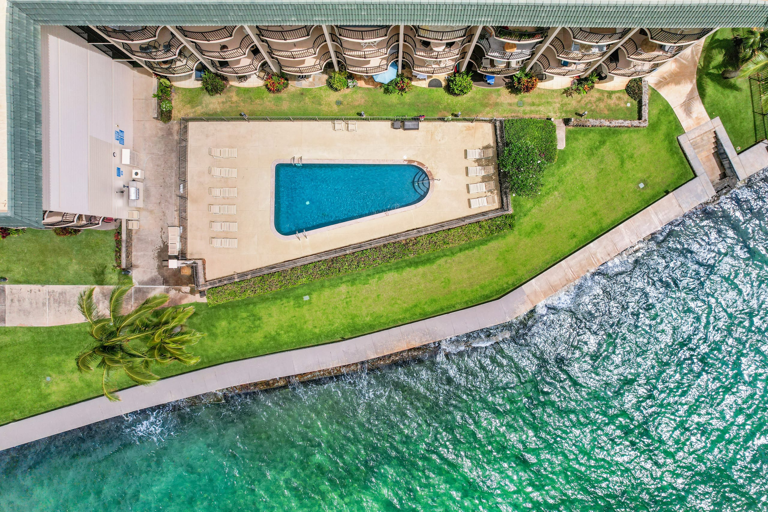 Condo in Lahaina · ★4.99 · 1 bedroom · 2 beds · 1 private bath - Image 40