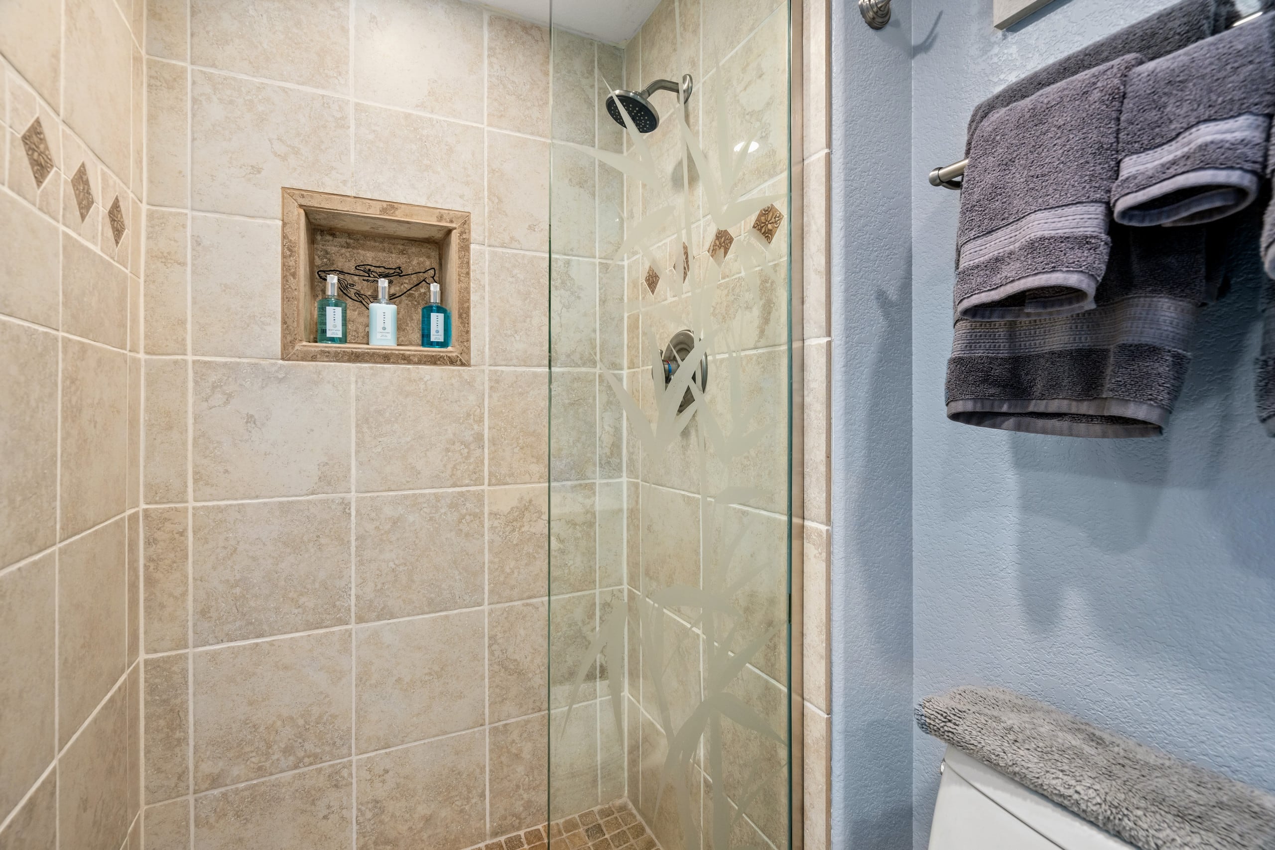 Condo in Lahaina · ★4.99 · 1 bedroom · 2 beds · 1 private bath - Image 15