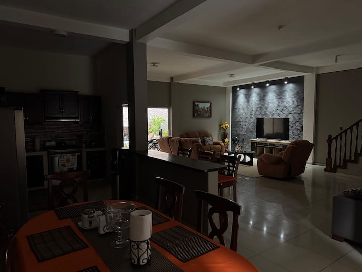 Santein House - Santa Ana