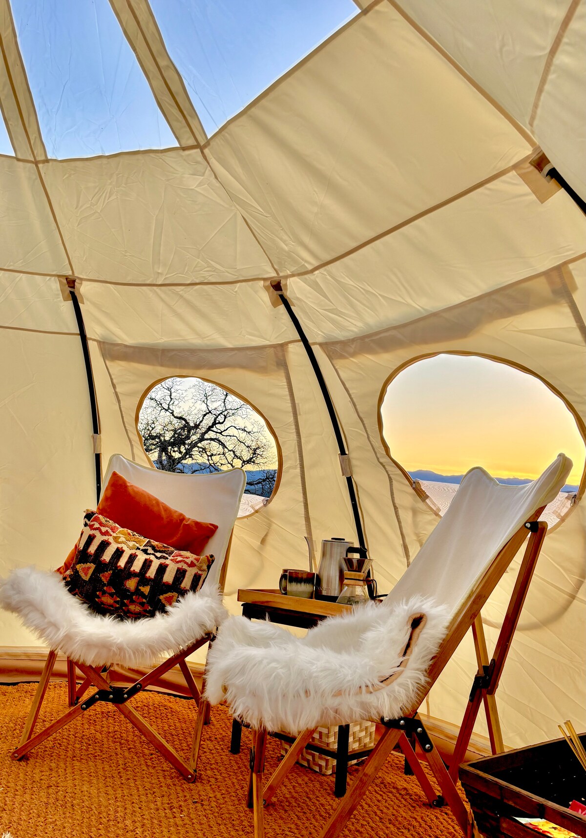Sitting in the Comfy cotton canvas bamboo butterfly chairs it feels like flying in an airplane above the mountains! The view extends to Mt. St. Helena beyond the twinkling lights, 
